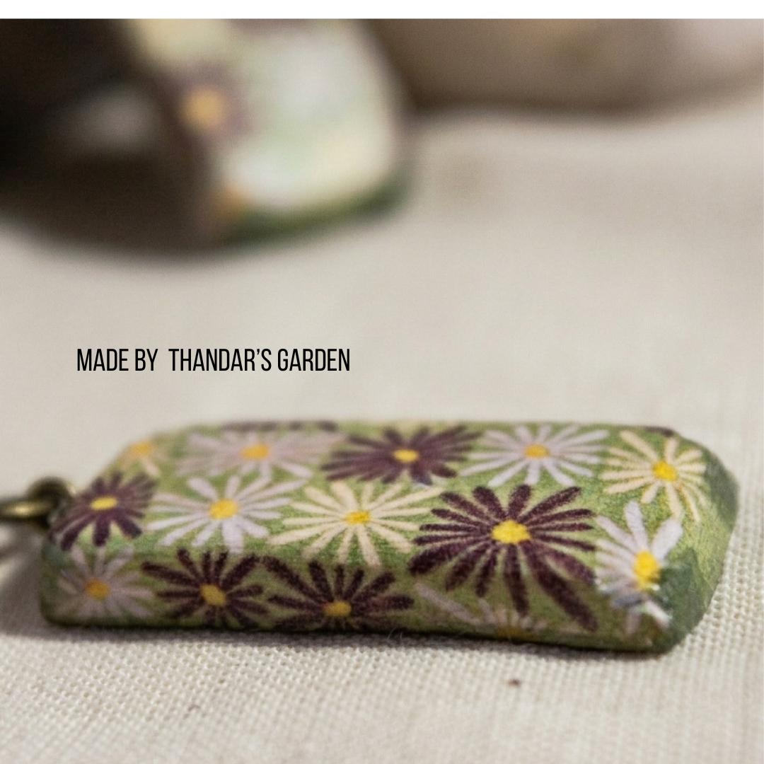 Morning Moss Daisy Rectangle Earring